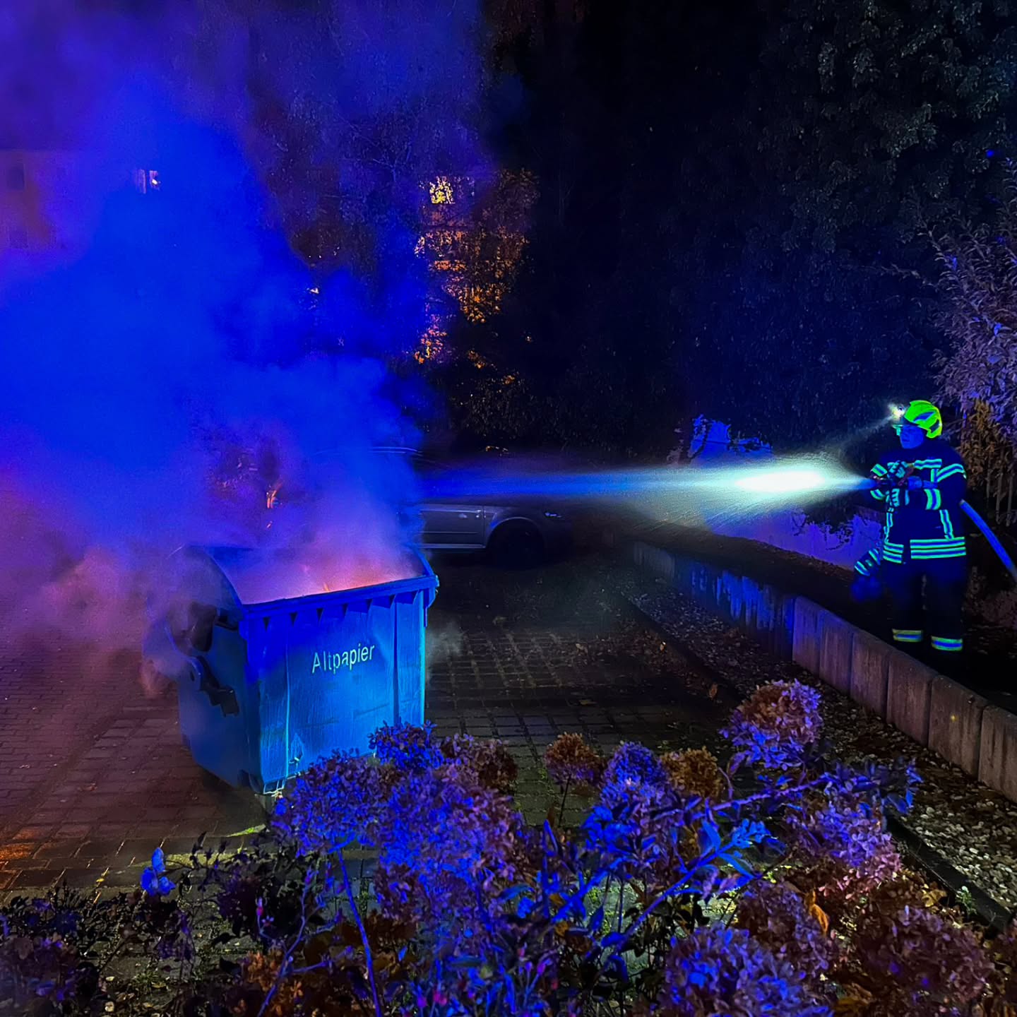 52 - B1 Brand Mülltonne